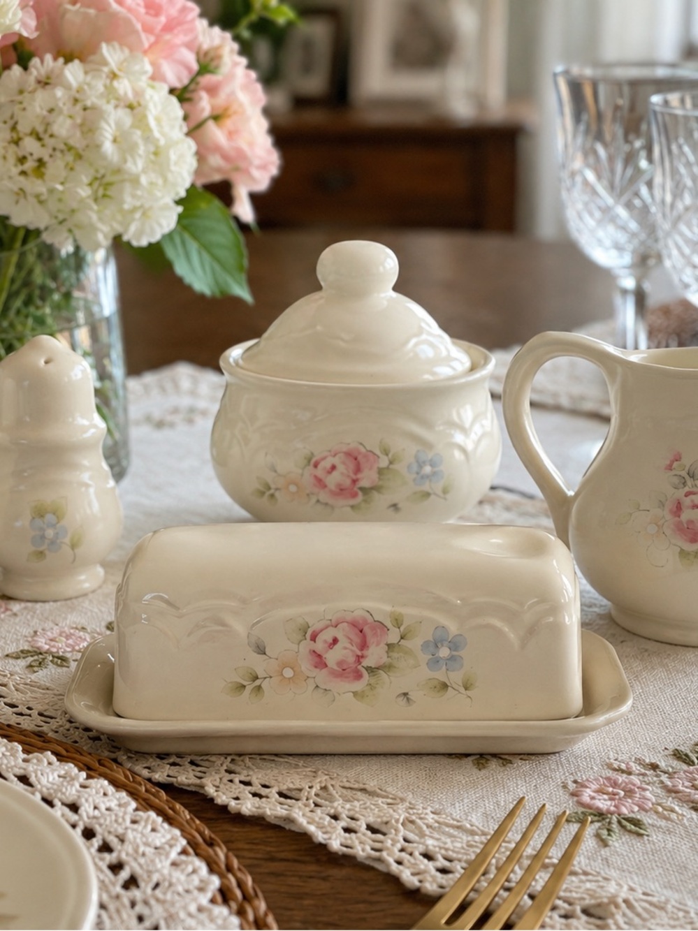 Pfaltzgraff  Tea Rose 1/4 Lb. Covered Butter Dish USA Vintage Pre-owned